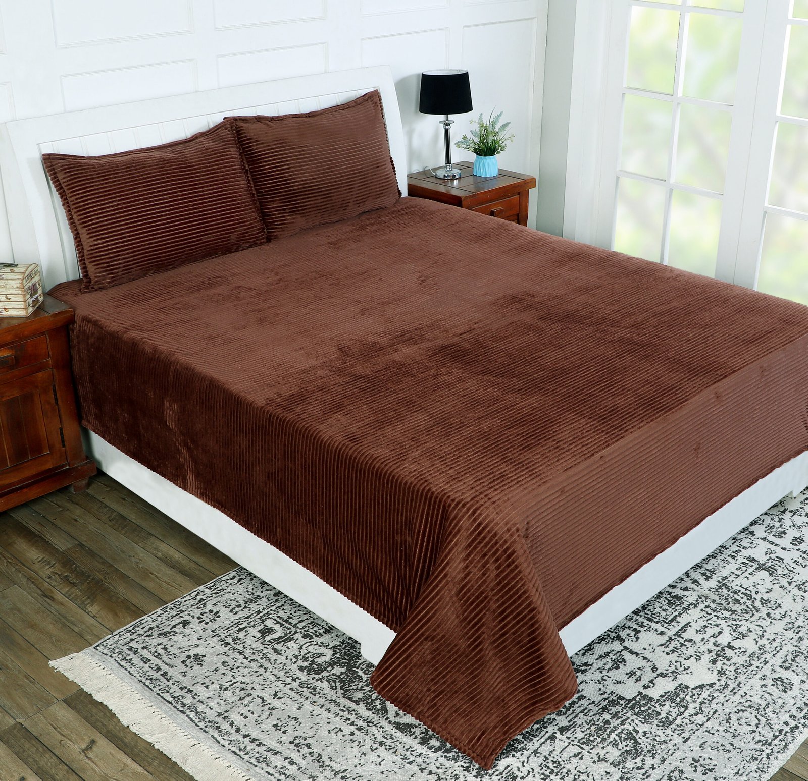 Winter Warm King Size Flat Double Bedsheet With 2 Pillow Cover (Coffee)
