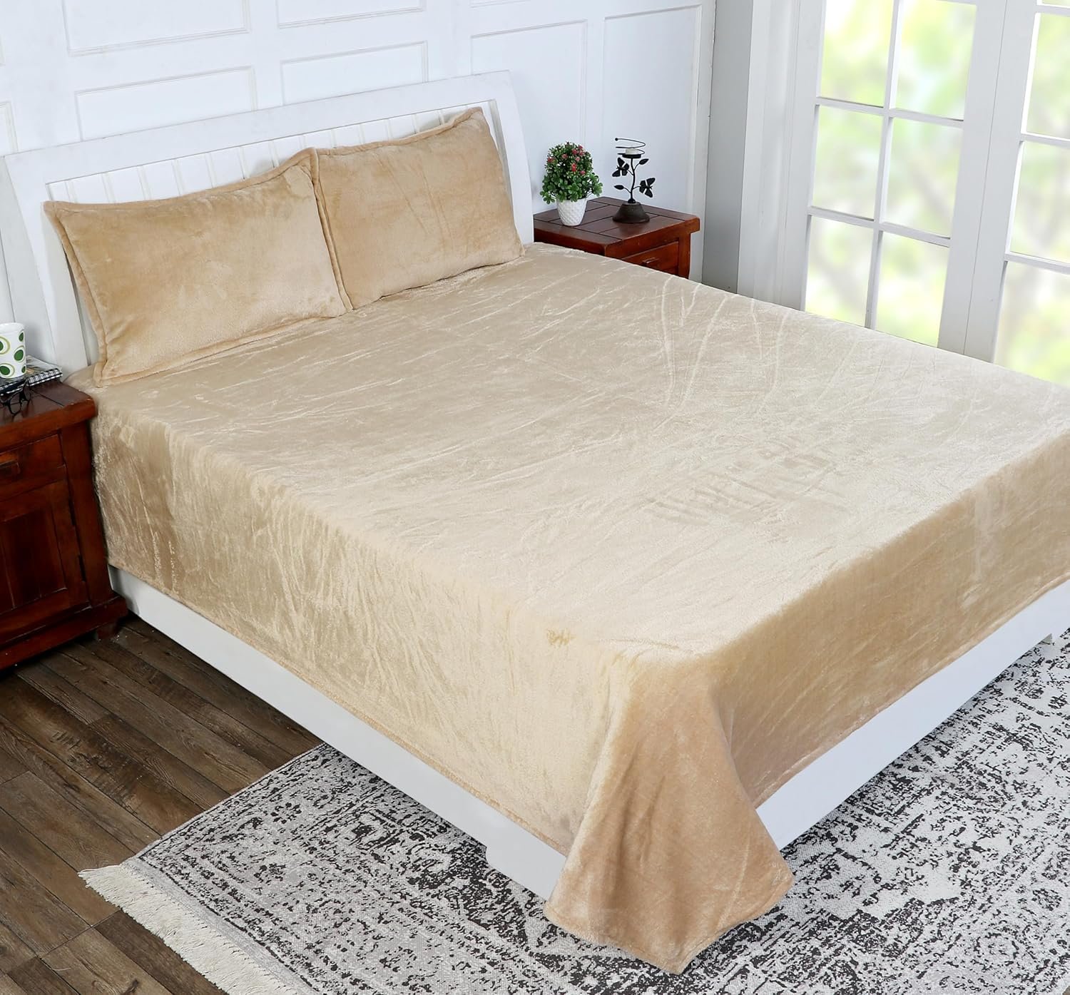 Winter Warm King Size Flat Double Bedsheet With 2 Pillow Cover (Golden)